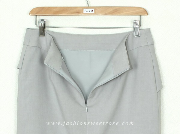 SK-367 กระโปรงทรงสอบ ผ้า Rose Skin สีเทา ออกแบบตัดต่อมีชิ้นแต่งด้านหน้า ดีไซน์เรียบหรู