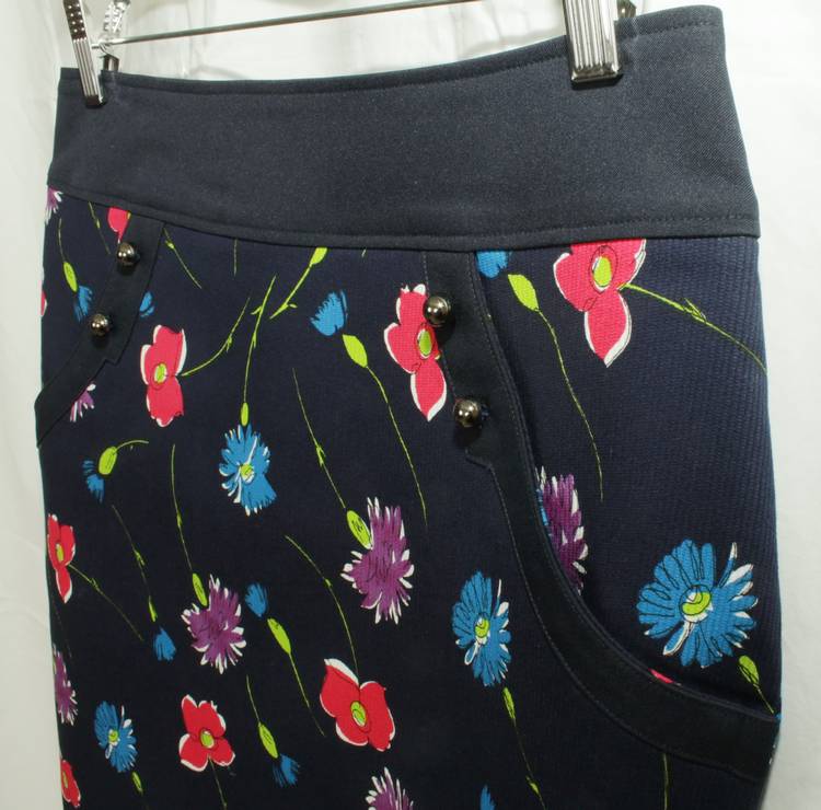 SK-181 กระโปรงแฟชั่น&ทำงาน ทรงสอบ ผ้าญี่ปุ่นผสมสเป็นเด็กพิมพ์ลายดอกไม้โทนน้ำเงิน