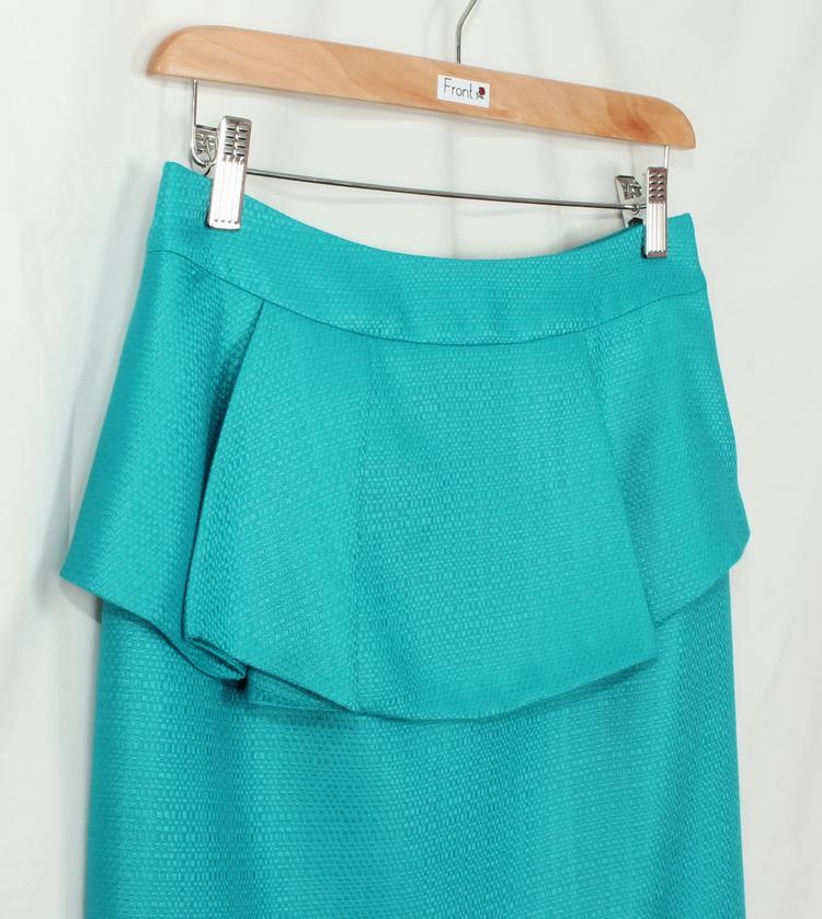 SK-191 กระโปรงแฟชั่น&ทำงาน ทรงสอบ ผ้า CHANEL สีฟ้า ด้านหน้ากระโปรงจับจีบระบาย