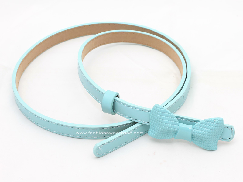 BLT-258 เข็มขัดแฟชั่นผู้หญิงเส้นเล็ก สายหนังเทียมสีฟ้า หัวโลหะรูปโบว์ใหญ่สีฟ้า