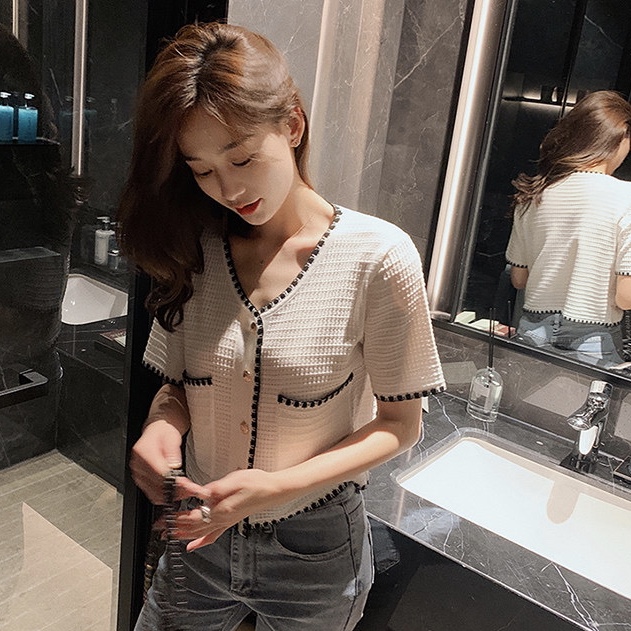 CHICCFASHION ครอปไหมพรม กระดุมทอง