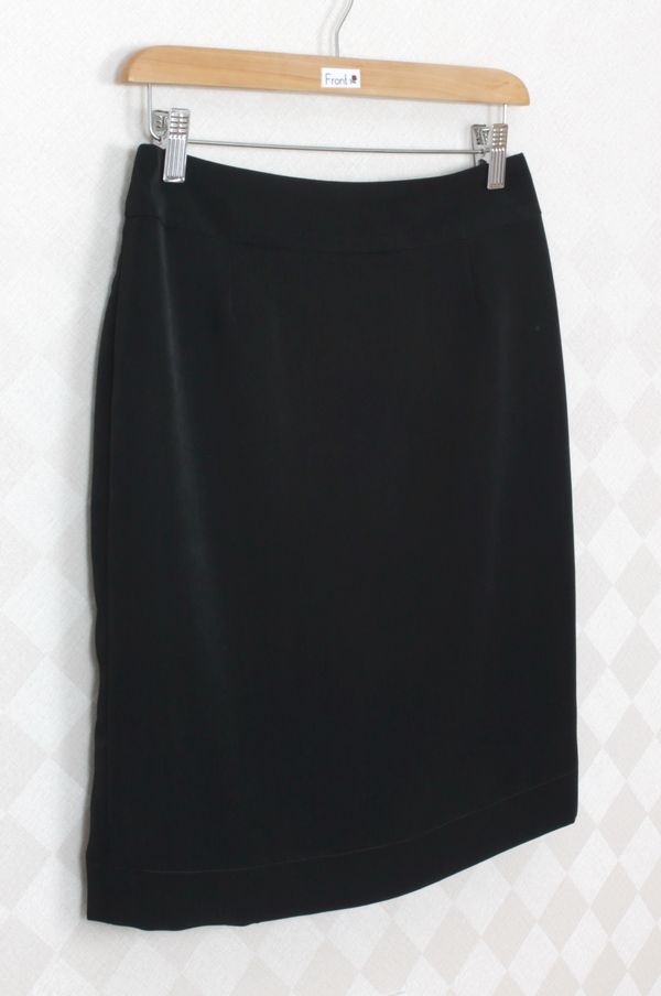 SK-273 กระโปรงแฟชั่น&ทำงาน ทรงสอบ ผ้าวาเลนติโน่สีดำ ด้านหลังจับจีบระบายซ้อนกัน