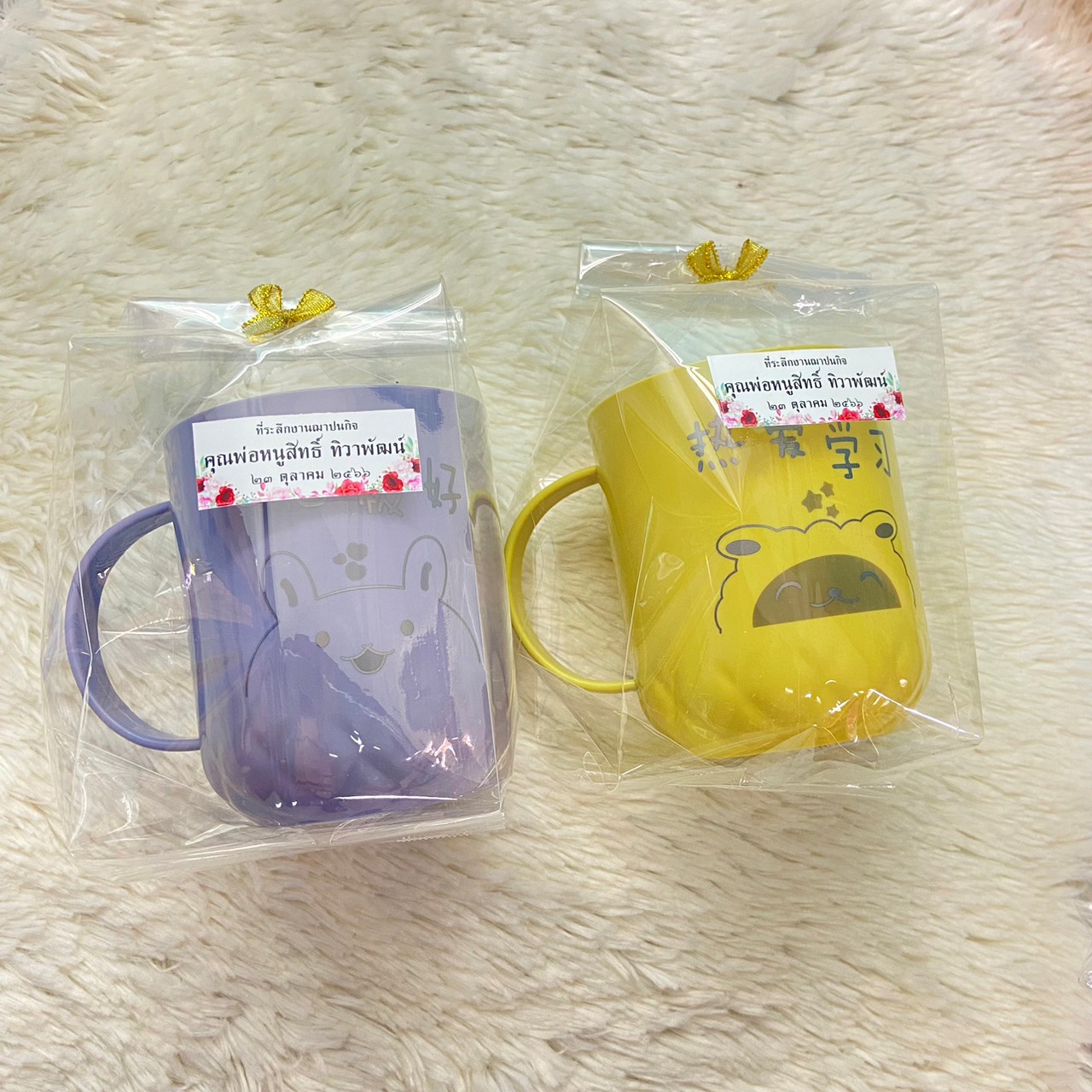 แก้วน้ำพลาสติกมีหูลายการ์ตูน 8x10cm/(ใบ)/คละสี