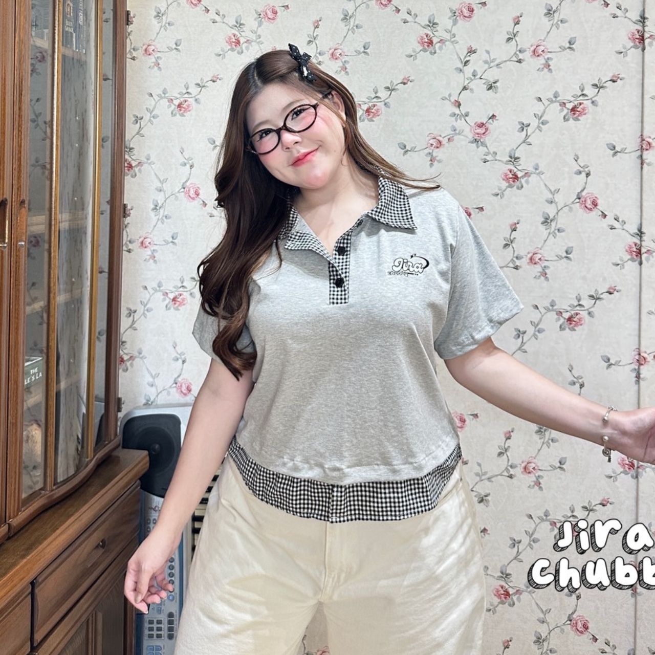 J180 เสื้อโปโล สาวอวบ ตัวเสื้อแต่งสก็อต ผ้ายืดได้เยอะ เทา น้ำเงิน ครีม อก50นิ้ว หน้าผ้า52นิ้ว