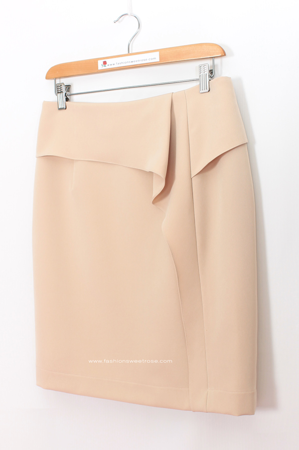 กระโปรงทรงสอบ แต่งระบายด้านหน้า ผ้า Double Twist สีเบจ / SK-483