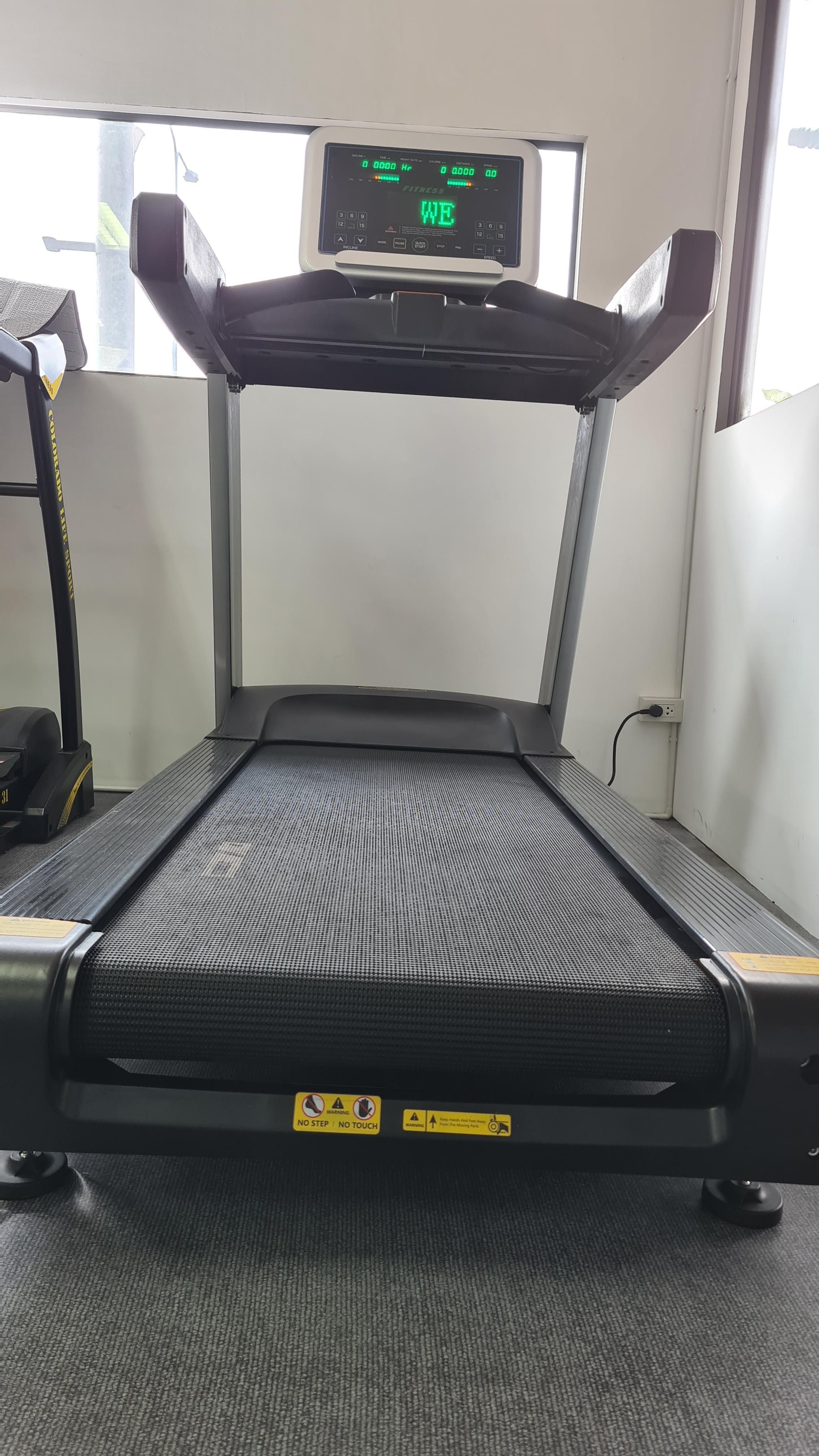 ลู่วิ่งไฟฟ้า Body Strong JB6800 Commercial