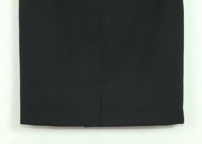 SK-267 กระโปรงแฟชั่น&ทำงาน ทรงสอบแบบผ่าหน้า ผ้า FENDI สีดำ ด้านหน้ากระโปรงจับจีบทวิส