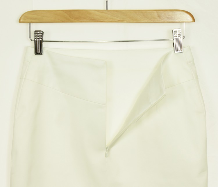 SK-161 กระโปรงแฟชั่น&ทำงาน ทรงสอบตัดต่อ ผ้าคอตตอนญี่ปุ่นผสมสเป็นเดกสีขาวออฟไวท์