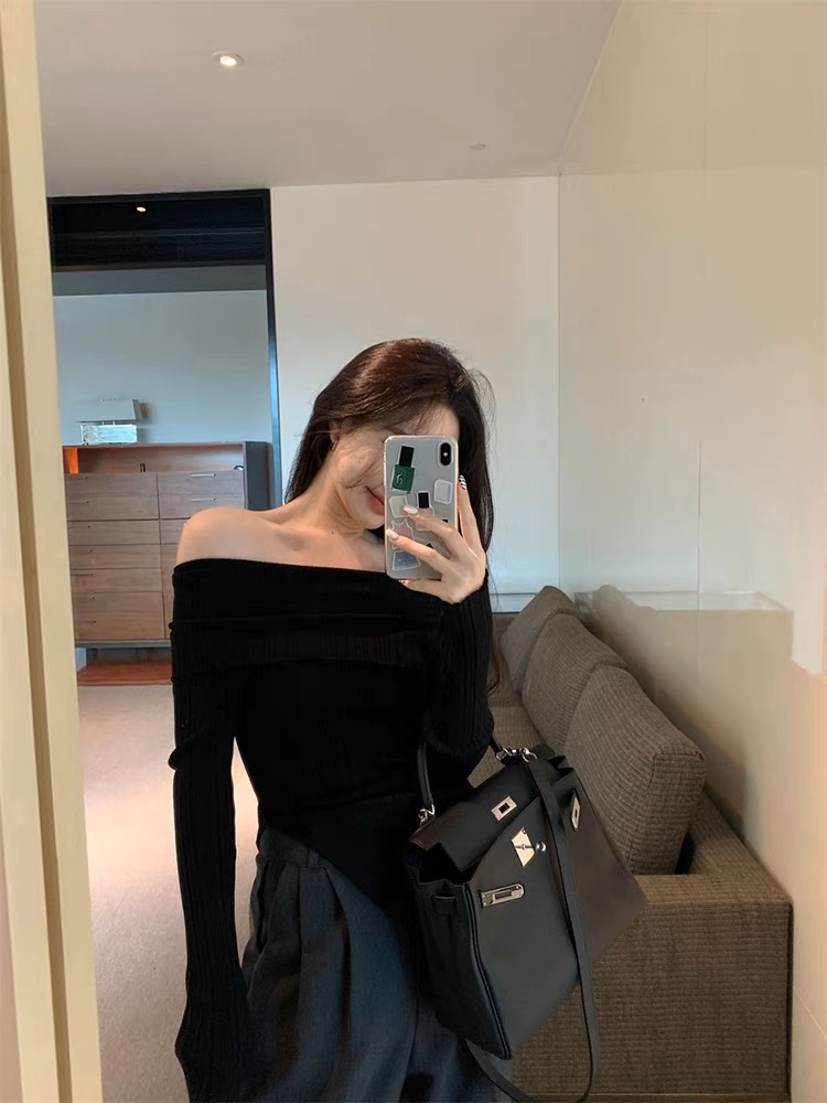 YY off shoulder top เสื้อไหมพรมปาดไหล่