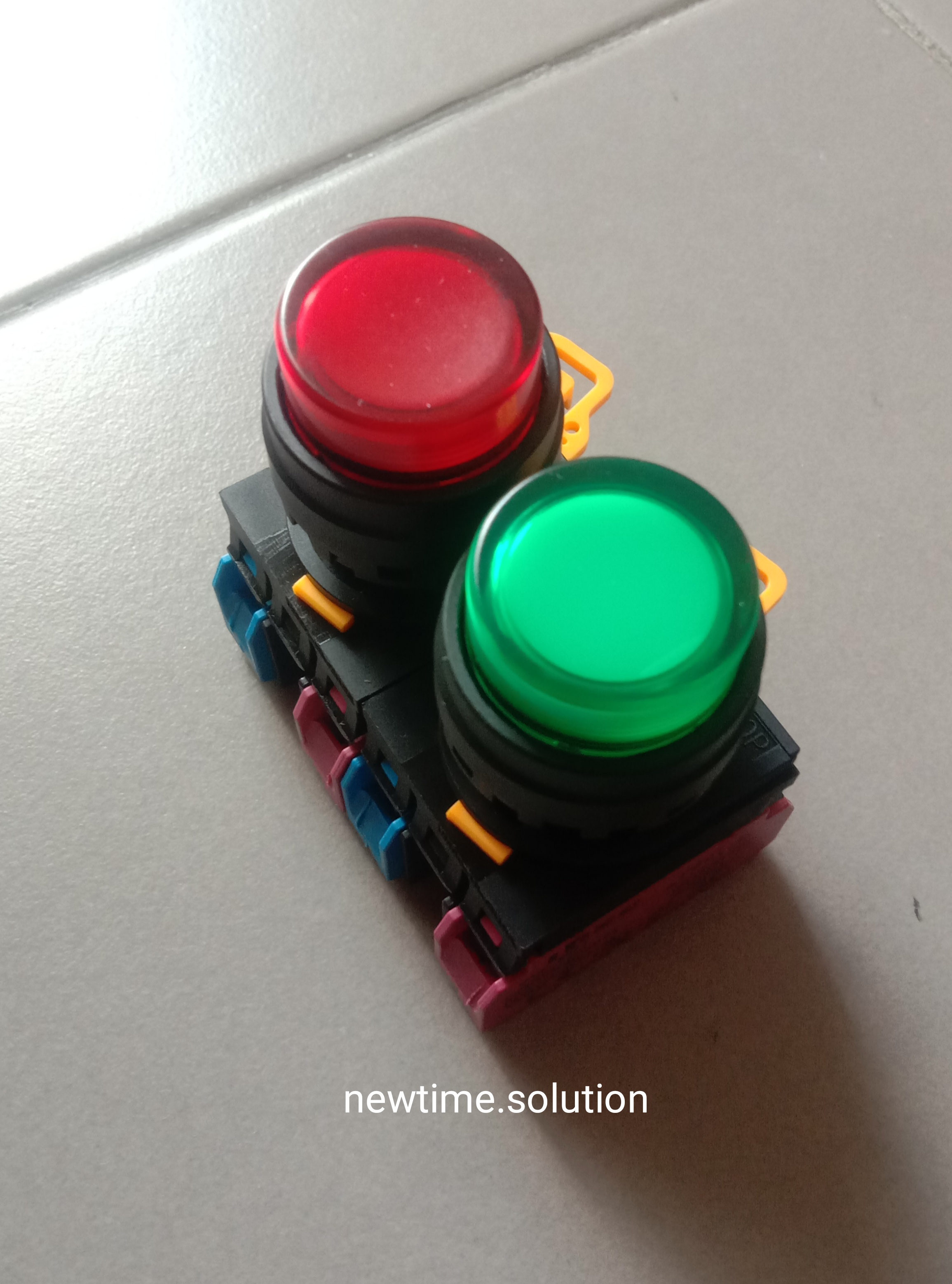 สวิทช์ปุ่มกดแบบมีไฟ LED 220V-24VDC PUSH BUTTON SWITCH LED