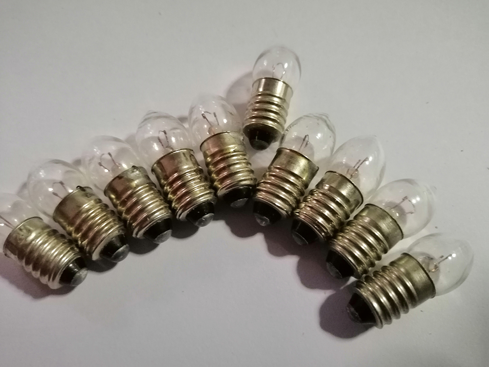 หลอดไฟ6.2โวลล์จำนวน 10 หลอด