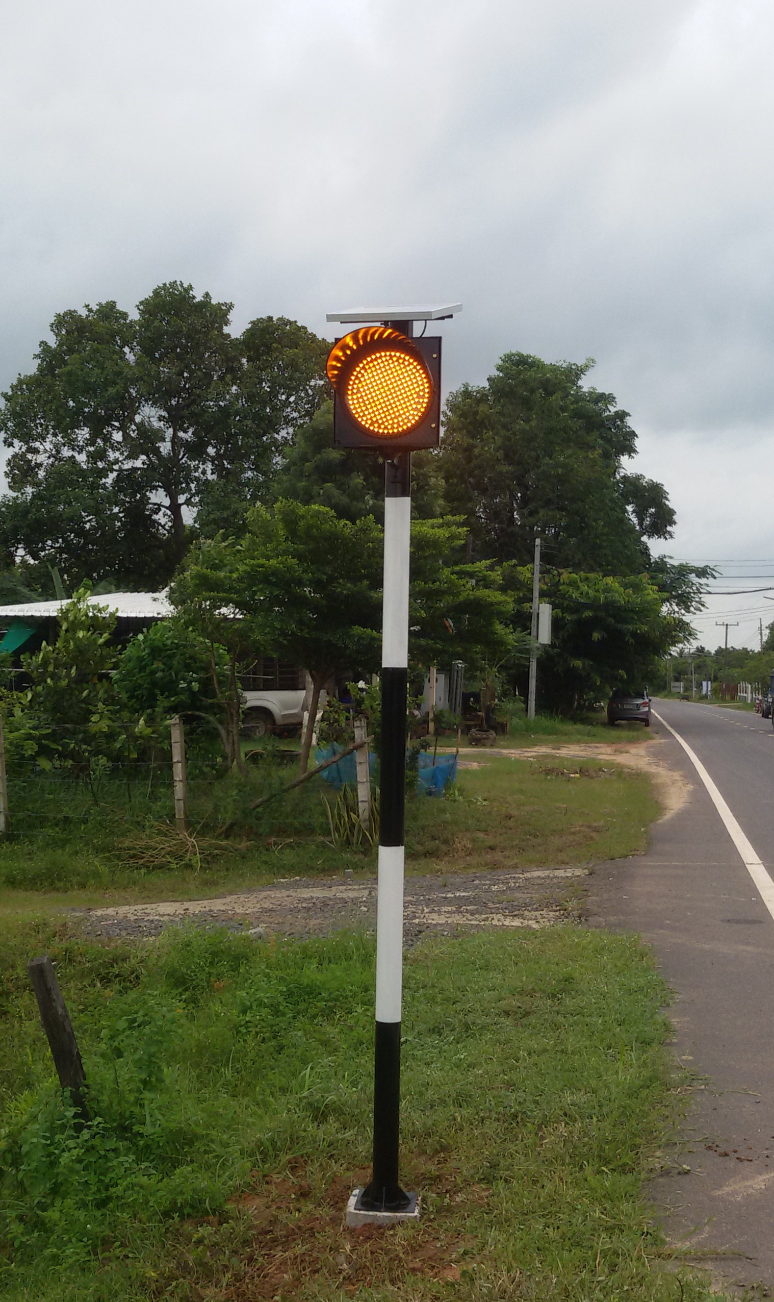 ไฟจราจรโซล่าเซลล์ ไฟกระพริบโซล่าเซลล์