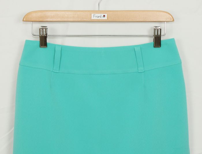 กระโปรงแฟชั่น&ทำงาน กระโปรงทรงสอบ ผ้าไหมอิตาลีสีเขียวพาสเทล ชายกระโปรงตีเกร็ดแต่งด้วกระดุม / SK-226