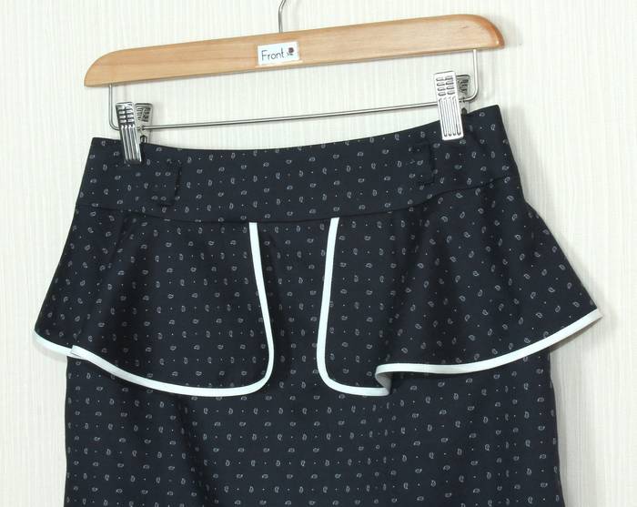 SK-244 กระโปรงแฟชั่น&ทำงาน ทรงสอบแต่งระบาย ผ้าคอตตอนญี่ปุ่นพื้นน้ำเงินเข้มพิมพ์ลายลูกน้ำเล็กๆ