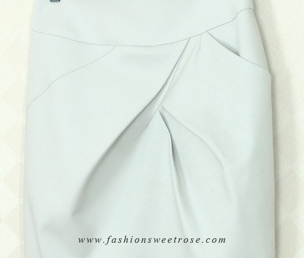 SK-360 กระโปรงแฟชั่น&ทำงาน ทรงสอบ ผ้าสแปนเด็กซ์ญี่ปุ่นสีขาวควันบุหรี่ ด้านหน้ากระโปรงดีไซน์สวยเก๋