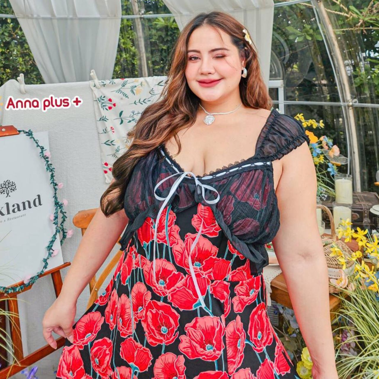 A222 เดรสสาวอวบ ลายดอก สม็อคหลัง ขาว ดำ อก 42-52 นิ้ว