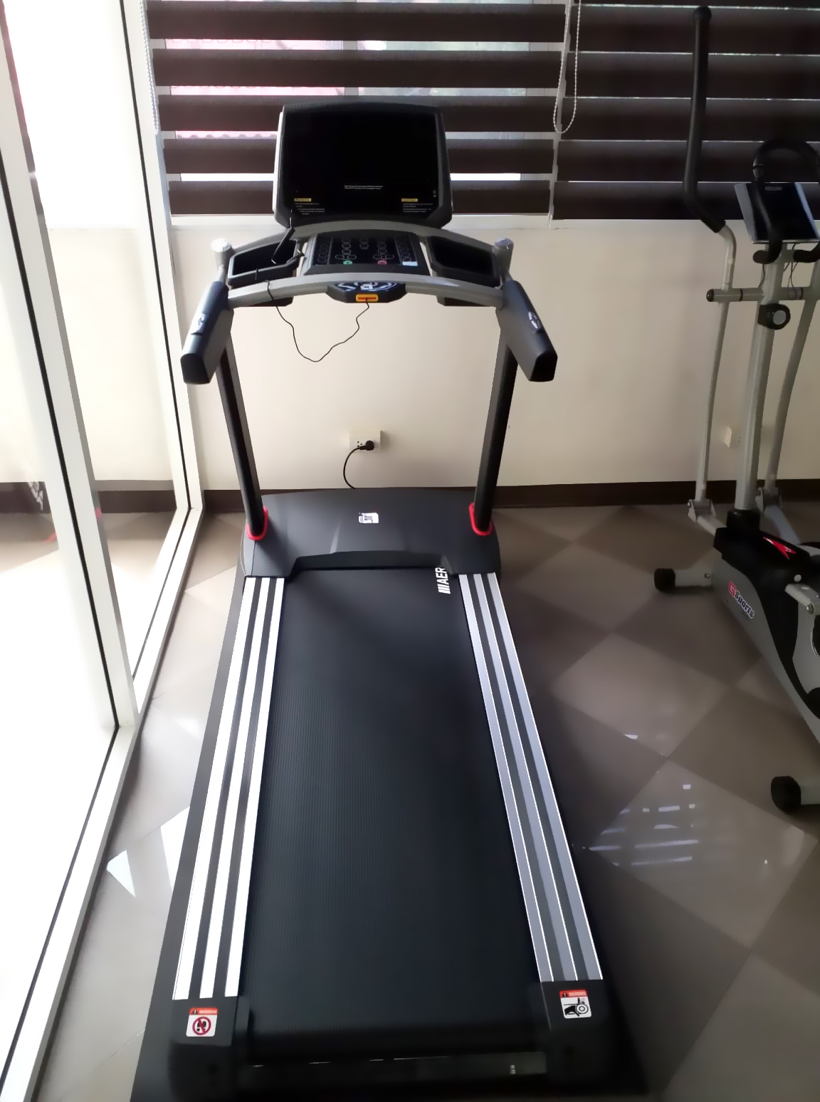 ลู่วิ่งไฟฟ้า Aeon Fitness รุ่น AZ60/Motor AC