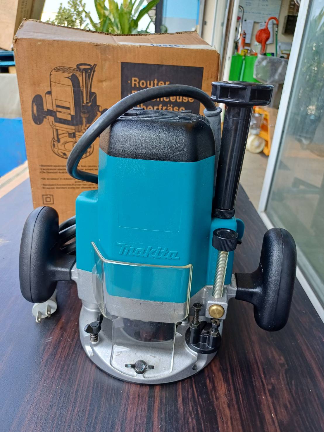 MAKITA เร้าเตอร์ไฟฟ้า / เครื่องเซาะร่องไม้ 1/2" รุ่น 3612 ELECTRIC ROUTER