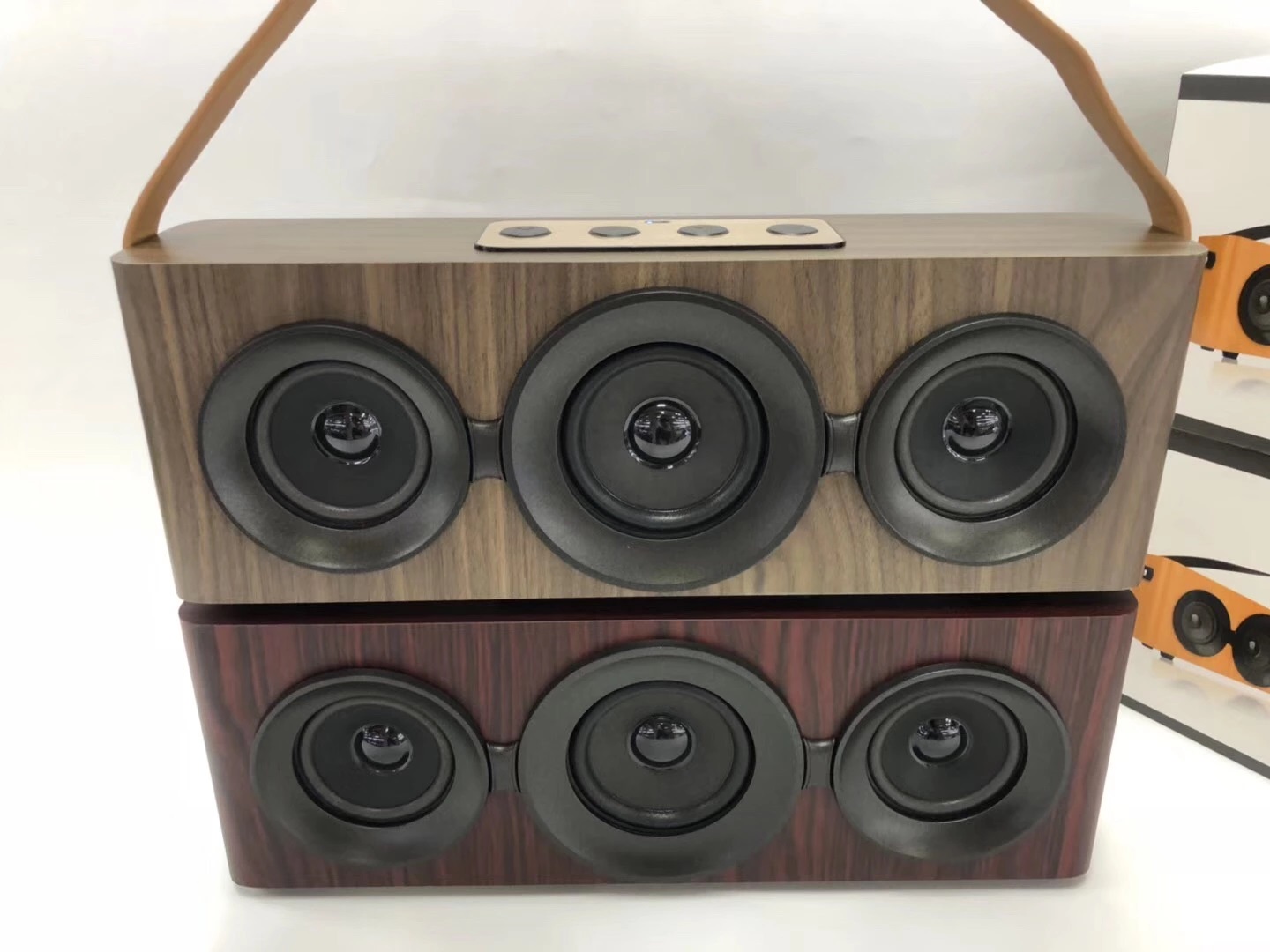ลำโพงบลูทูธไร้สาย รุ่น Retro Wood เล่นวิทยุ FM ได้