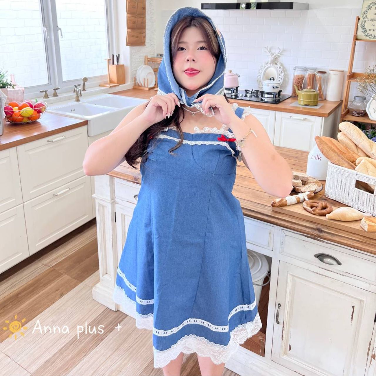 A211 เดรส สาวอวบ ผ้ายีนส์ แต่งลูกไม้ มีผ้าโพกผม มาพร้อมเสื้อคลุมจะรับเดรสอย่างเดียวก็ได้ อก40-50 นิ้ว ผ้ายีนส์ อก40-50นิ้ว