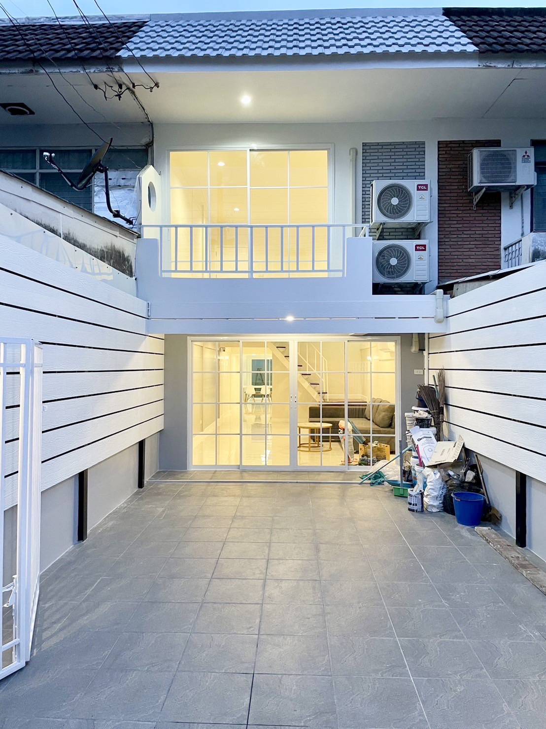 ขายทาวน์เฮ้าส์ 2 ชั้น รีโนเวทใหม่ ใกล้รถไฟฟ้าสายสีเหลือง สถานีมหาดไทย - 00069