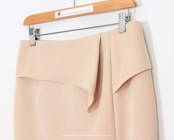 กระโปรงทรงสอบ แต่งระบายด้านหน้า ผ้า Double Twist สีเบจ / SK-483