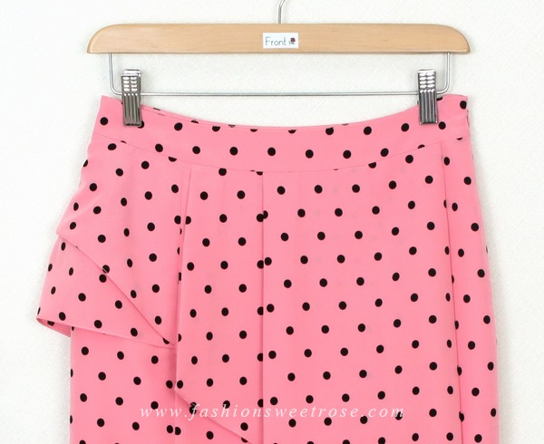 SK-301 กระโปรงแฟชั่น&ทำงาน ทรงสอบ ผ้า High-Twist สีชมพูพิมพ์ลาย Polka Dot จุดดำ