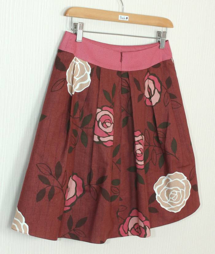 SK-246 กระโปรงแฟชั่น&ทำงาน ทรงบาน ลายดอกกุหลาบ โทนแดงเลือดหมู จีบทวิสรอบเอว