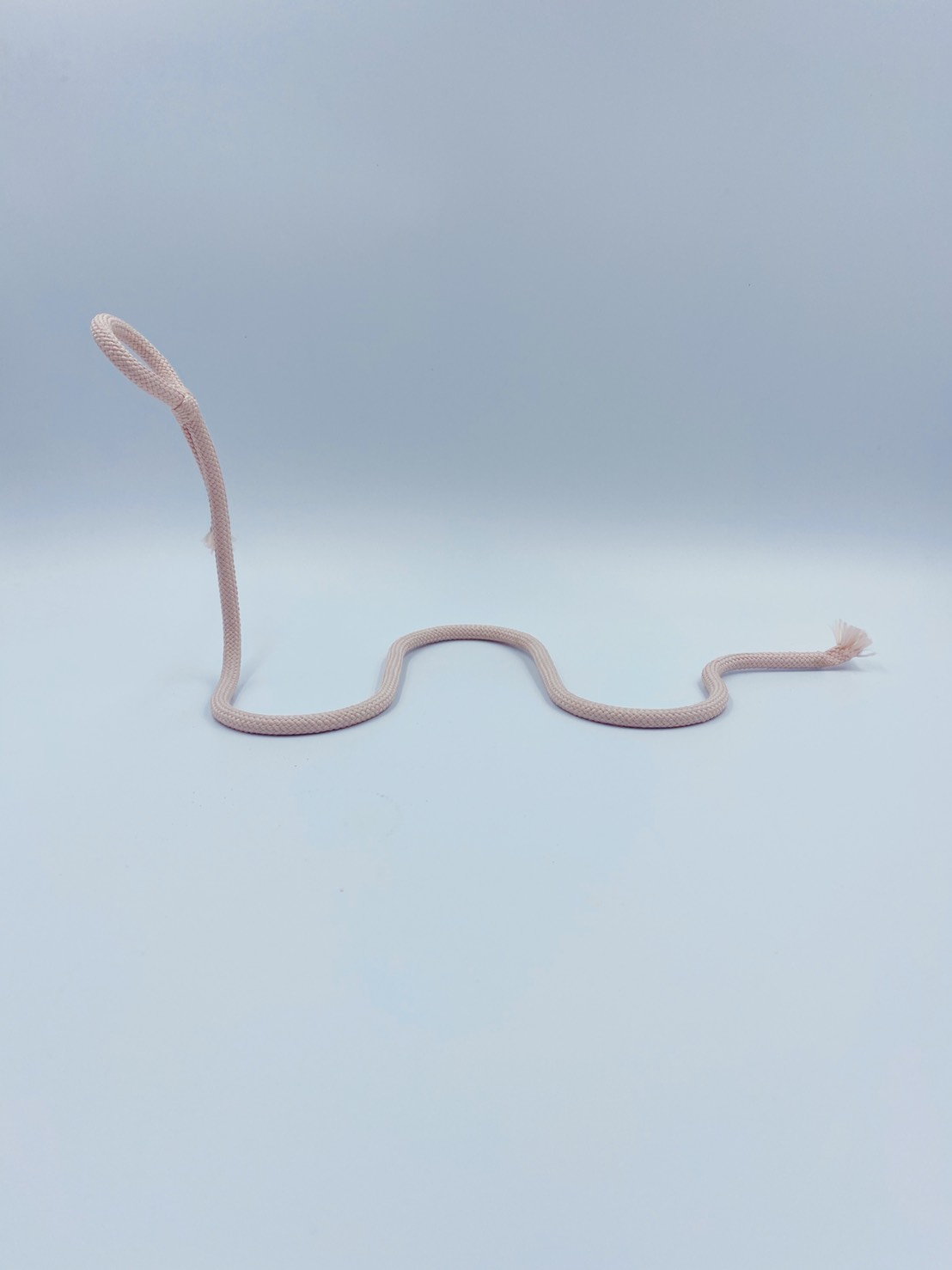 เชือกเสียบไวน์โชว์ สีครีม เชือกแขวนไวน์ ของขวัญตกแต่ง Knight Black Horse Winery