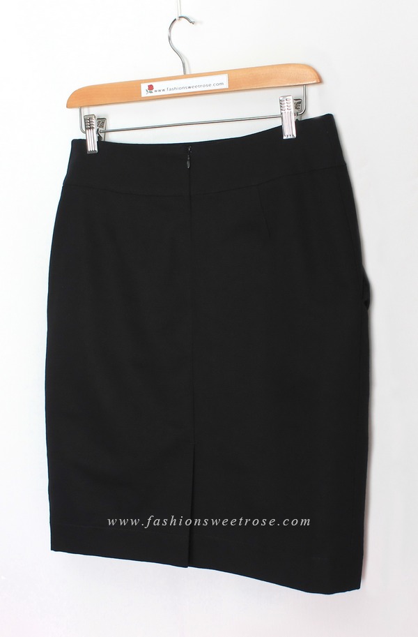 SK-466 กระโปรงทรงสอบ ผ้า OTTO-MAN สีดำ แต่งด้วยกระดุมหรู