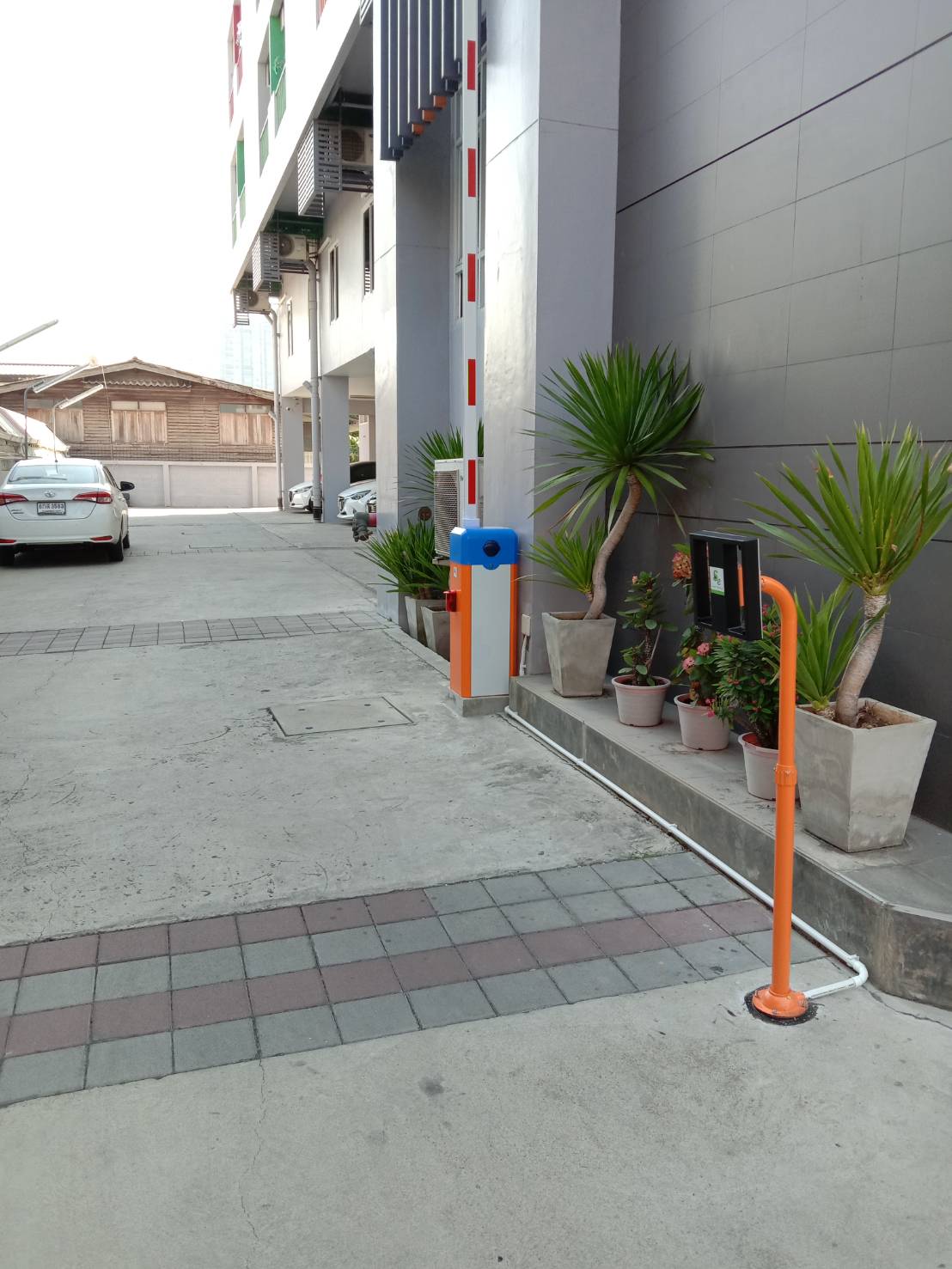 ระบบไม้กั้นรถยนต์อ่านป้ายทะเบียน ไม้กระดก ระบบไม้กั้นรถยนต์แบบทาบบัตร