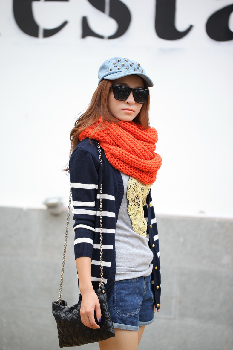 ผ้าพันคอไหมพรมนิตติ้งสีแดงส้มสดใส หนานุ่ม อุ่นมาก ขนาด 1.8m x 25cm (7 1/8"x9 7/8"),1 ชิ้น