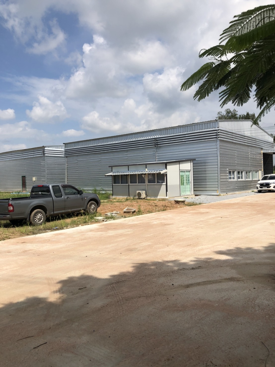 โกดังให้เช่า ติดนิคมปิ่นทอง2และ3ชลบุรี