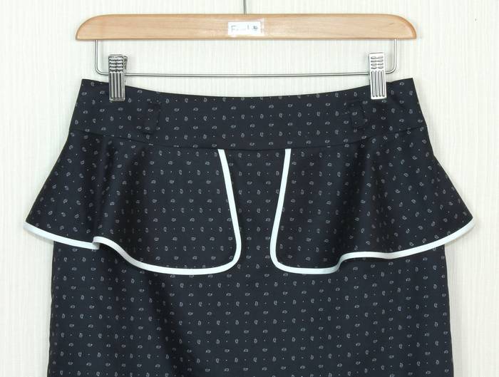 SK-244 กระโปรงแฟชั่น&ทำงาน ทรงสอบแต่งระบาย ผ้าคอตตอนญี่ปุ่นพื้นน้ำเงินเข้มพิมพ์ลายลูกน้ำเล็กๆ