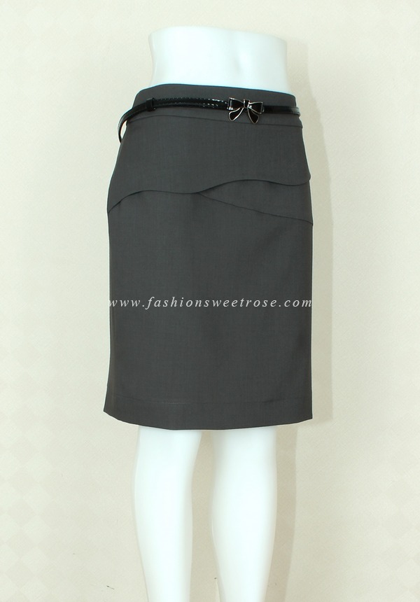 SK-375 กระโปรงทรงสอบ ผ้า Rose Skin สีเทาดำ ด้านหน้ากระโปรงออกแบบตัดต่อมีชิ้นแต่งด้านหน้า