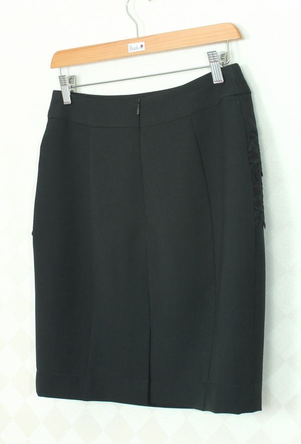 SK-348 กระโปรงแฟชั่น&ทำงาน ทรงสอบ ผ้าสลาฟญี่ปุ่นสีดำ ตัดต่อ 2 ชั้นด้วยผ้าลูกไม้สีดำ