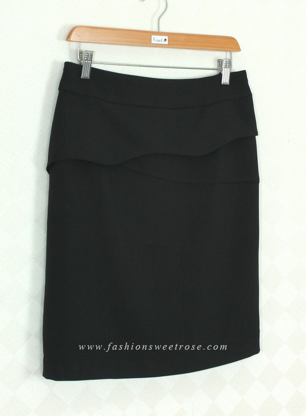 SK-368 กระโปรงทรงสอบ ผ้า Rose Skin สีดำ ด้านหน้ากระโปรงออกแบบตัดต่อมีชิ้นแต่งด้านหน้า