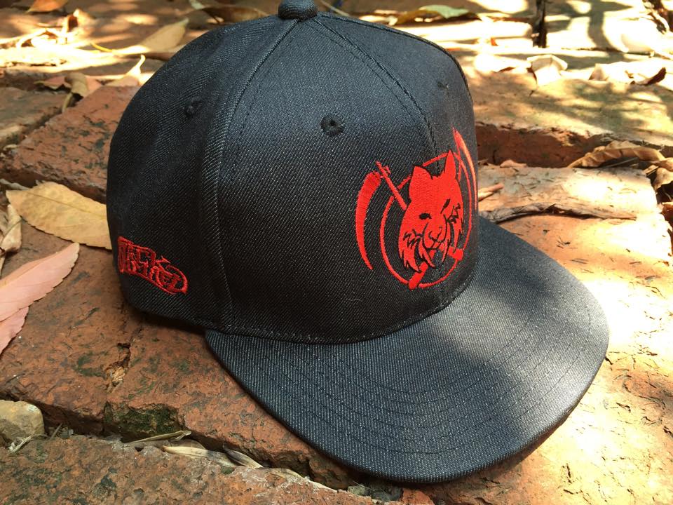 WOLFGANG DENIM SNAPBACK CAP COLOR : BLACK/RED