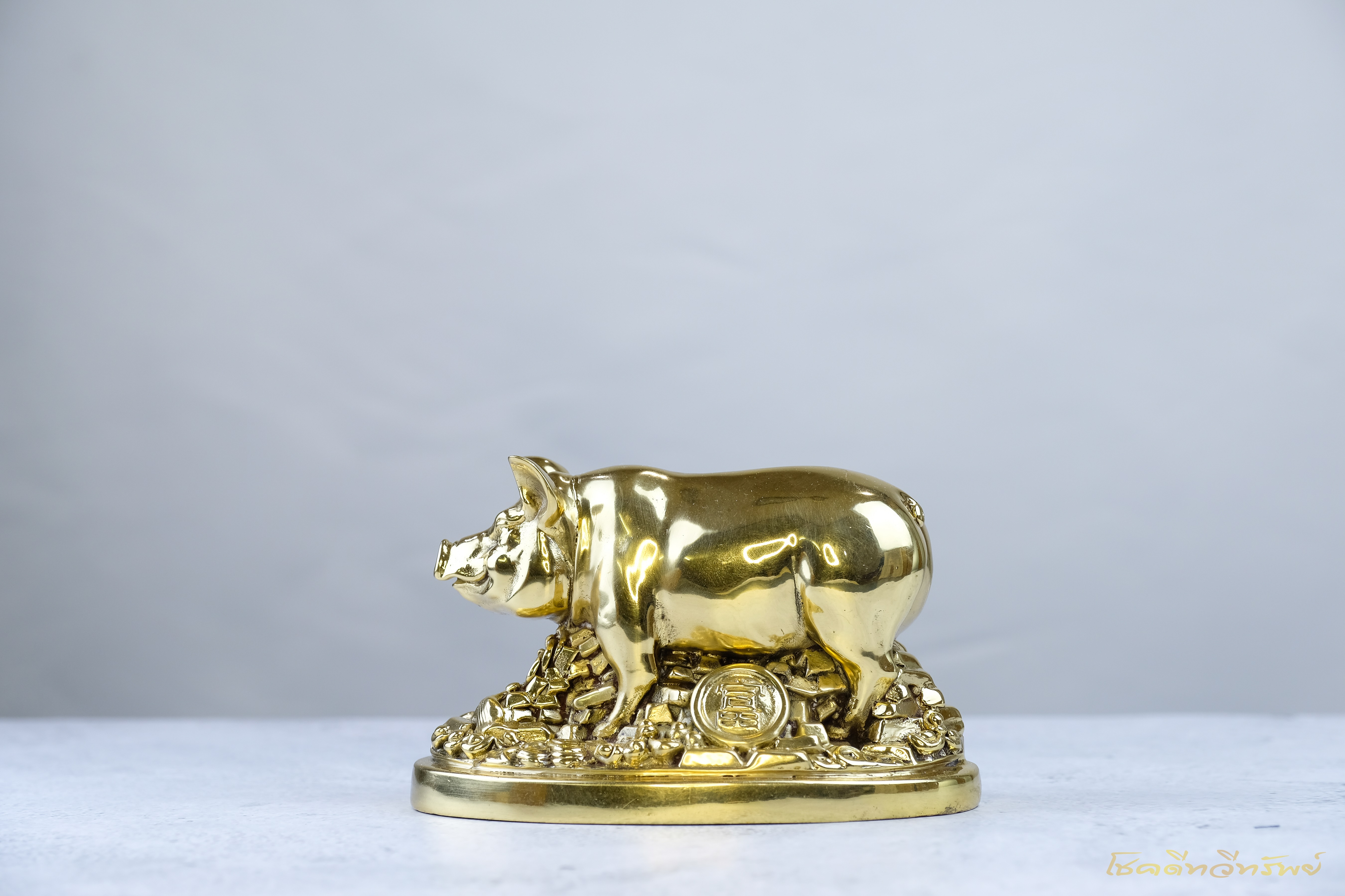 รูปปั้นหมูมงคล