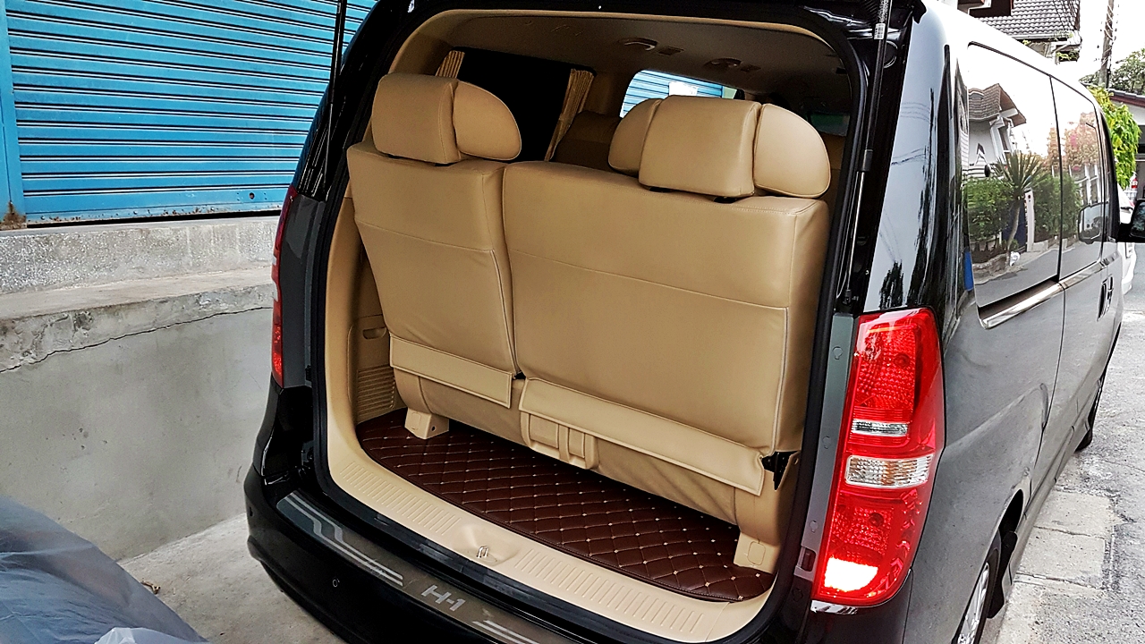 HYUNDAI H-1 ELITE 2017 [ จอหน้า pioneer 8850 + เครื่องเสียงชุดใหญ่ + ประตูไฟฟ้า 1 ข้าง + เบาะ vip + ท้าย 60:40 + คอนโซลเตี้ย ] {ฮล2626 , ก5212 }