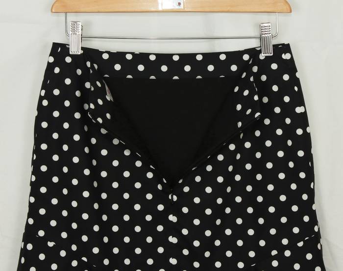 SK-198 กระโปรงแฟชั่น&ทำงาน ทรงย้วย ผ้าคอตต้อนญี่ปุ่นสีดำ Polka Dot Black