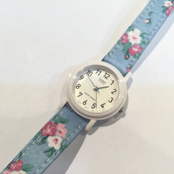 Casio รุ่น lq-139LB-2B2DF สีฟ้า ลายดอกไม้ สายผ้า เรือนเล็ก สินค้าของเเท้