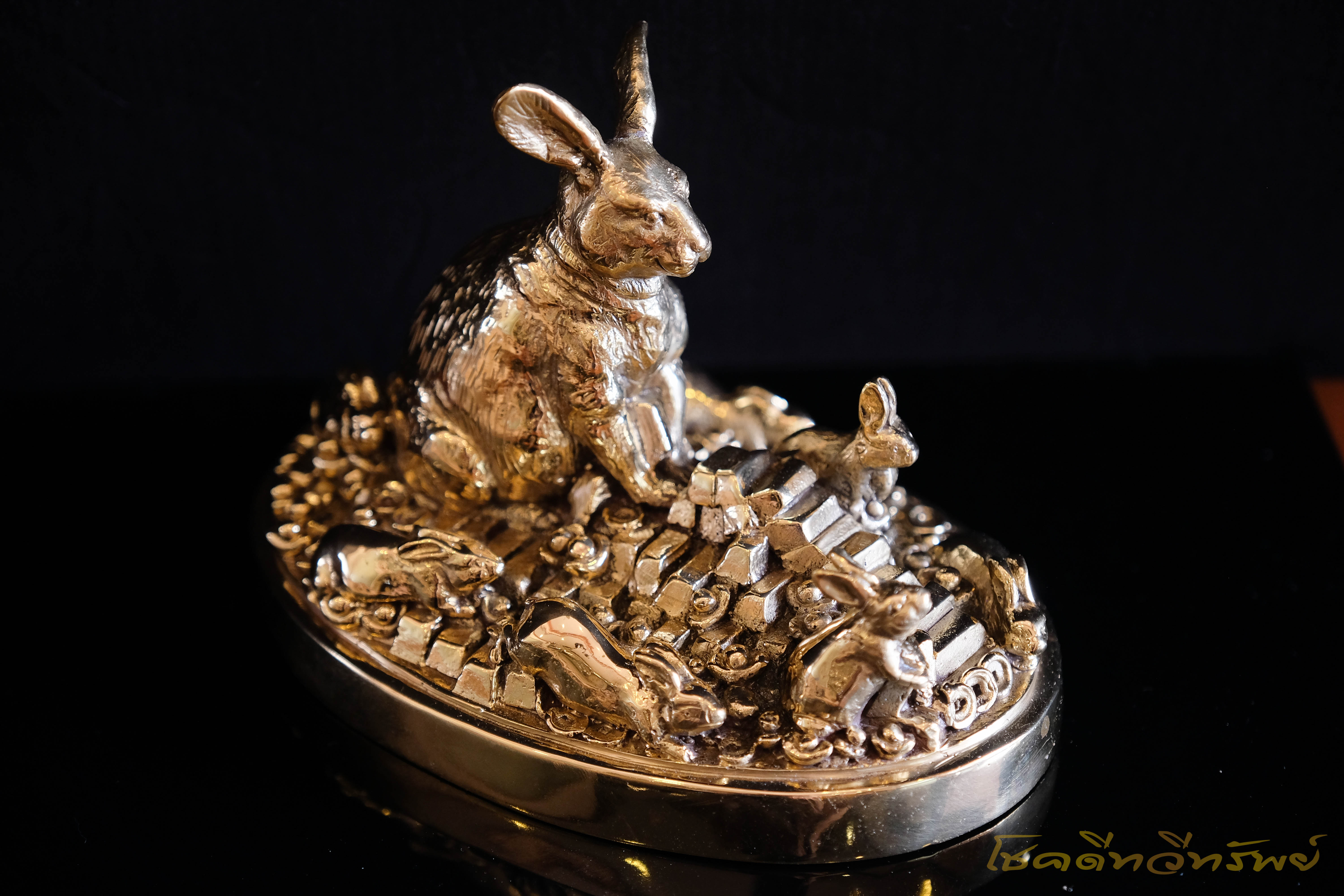 รูปปั้นกระต่ายมงคล