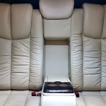 เบาะท้ายแบบ 2 ที่นั่ง [Rear VIP seat 2 person type]