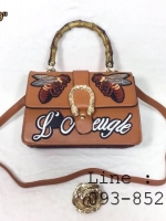 กระเป๋าถือ ปักลายผึ้ง ขนาด 10 นิ้ว มีสายสะพาย