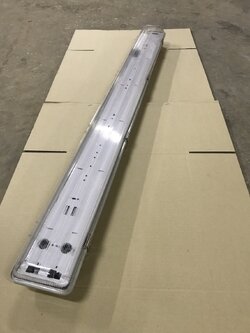 โคมกันนํ้ากันฝุ่นรุ่นใหญ่