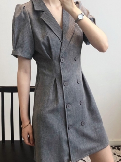 ชุดเดรสสูทแขนสั้น