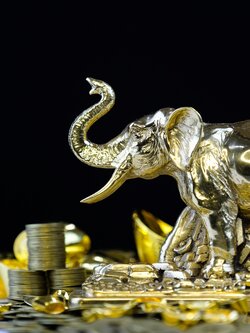 รูปปั้นช้างมงคล