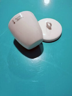 เบ้ากระเบื้องทรงสูงพร้อมฝา 30 มล.