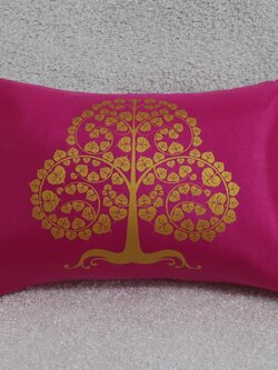 หมอนอิงสกรีนทองสีชมพู